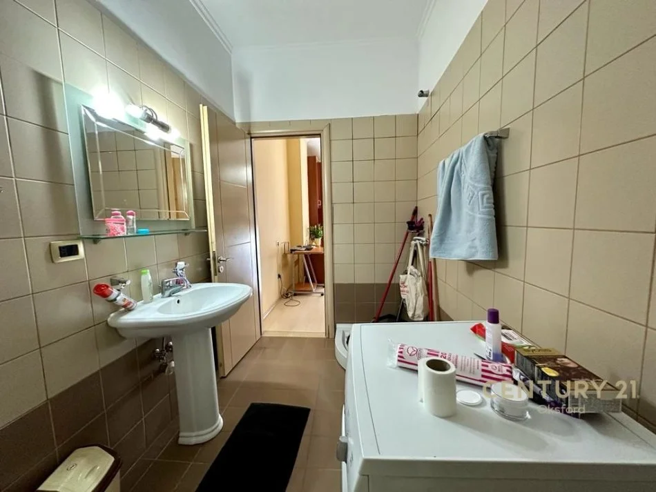 Tirane, shitet 3+1+Aneks+Ballkon, Kati 2, 140 m² 220,000 € 