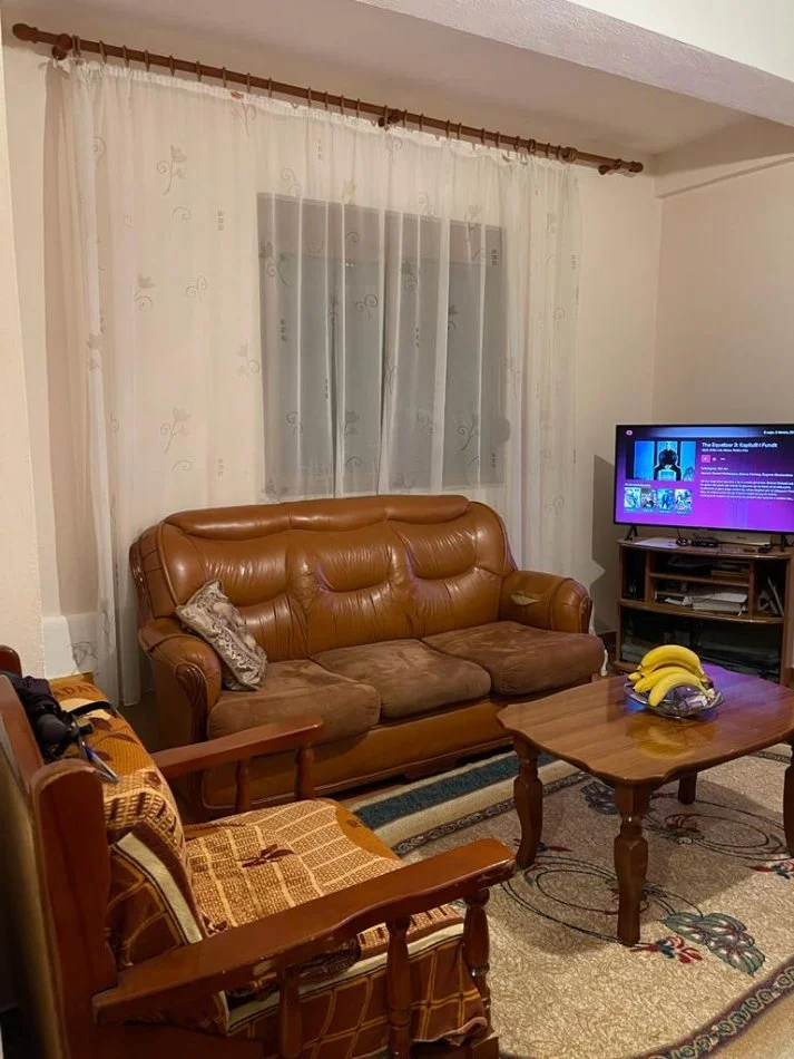 Tirane, jepet me qera apartament 1+1+Ballkon Kati 1, 65 m² 380 €