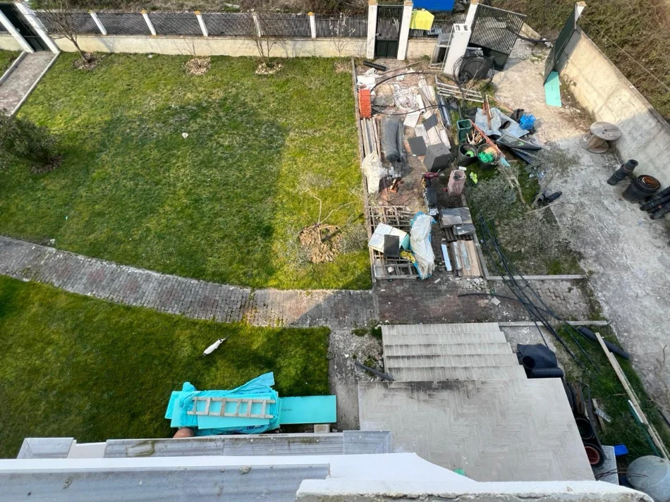 Tirane, shitet Vile 3 Katshe , 400 m² 325.000 € (Petrele , Tirane)