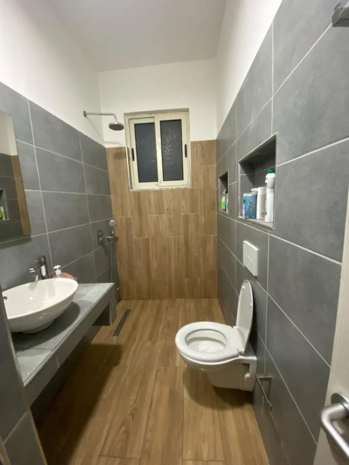 Tirane, shitet 1+1+Ballkon Kati 1, 71 m² 75.001 € (Rruga e Teleferikut)