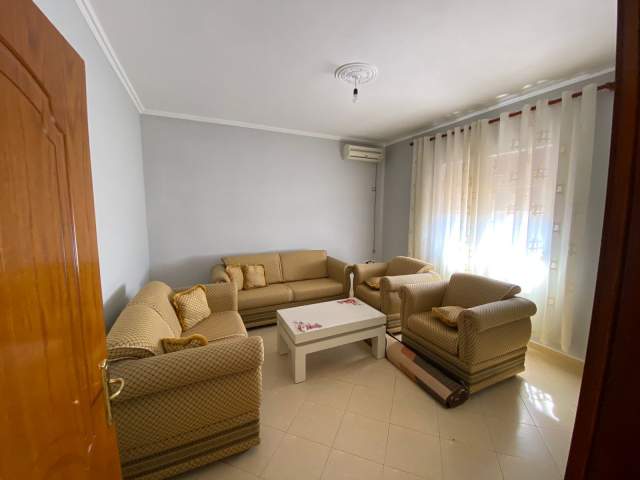Tirane, jepet me qera Vile 3+1+BLK Kati 2, 130 m² 45.000 Leke (rruga besa)