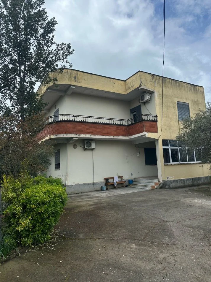 Durres, shitet shtepi 2 Katshe , 220 m² 145.000 € (Rruga Vath Turja)