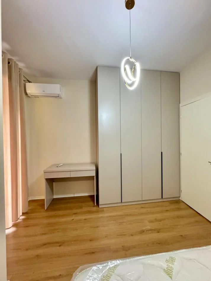 Tirane, jepet me qera apartament 2+1 Kati 6, 80 m² 600 € 