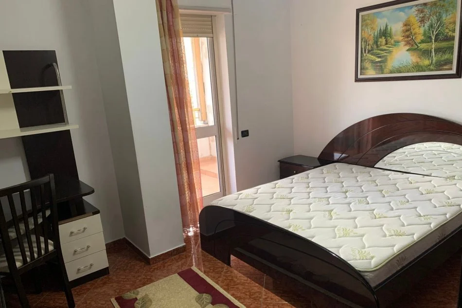 Tirane, jepet me qera apartament 1+1+Ballkon Kati 5, 68 m² 500 € (Don Bosko)