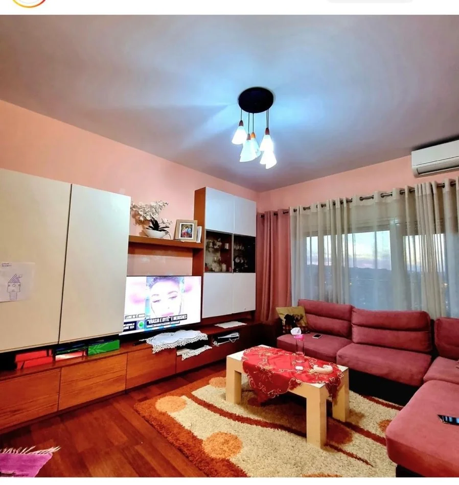 Tirane, jepet me qera apartament 2+1+Ballkon Kati 5, 90 m² 500 € (Ish Fusha E Aviacionit)
