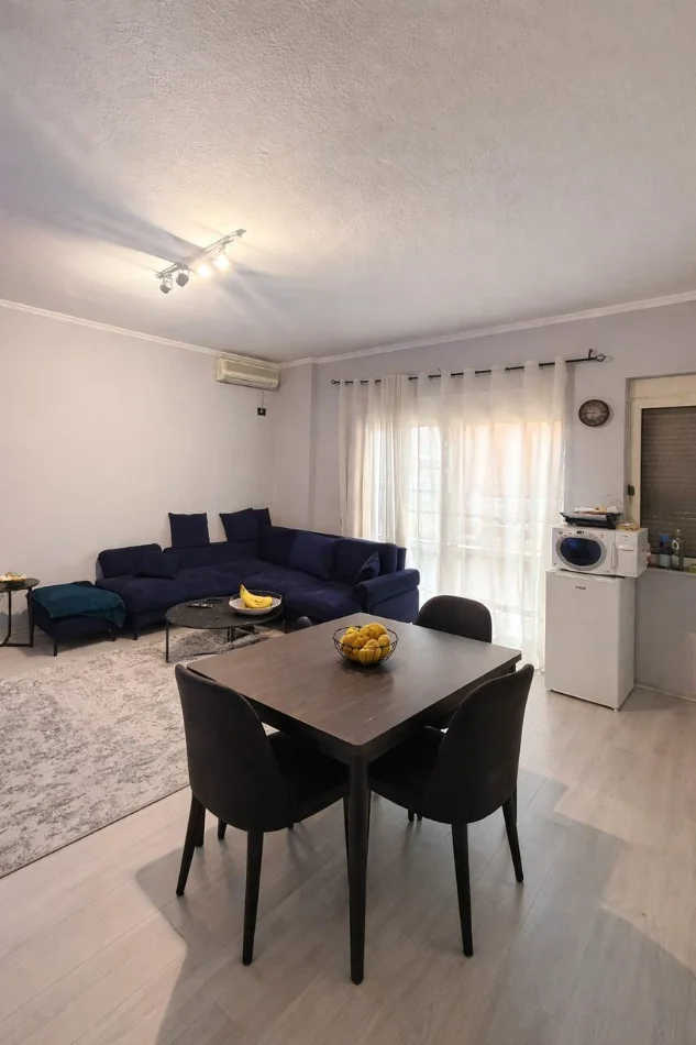 Tirane, jepet me qera apartament 1+1 Kati 1, 70 m² 600 € (Selvia)