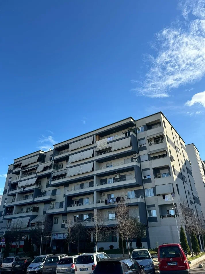 Tirane, shitet apartament 2+1+Ballkon Kati 2, 115 m² 168.000 € (Kinostudio)