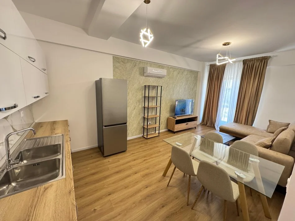 Tirane, jepet me qera apartament 1+1 Kati 2, 53 m² 450 € (Rezidenca oxa)