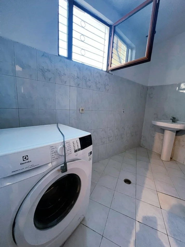 Tirane, jepet me qera apartament 1+1 Kati 3, 60 m² 400 €