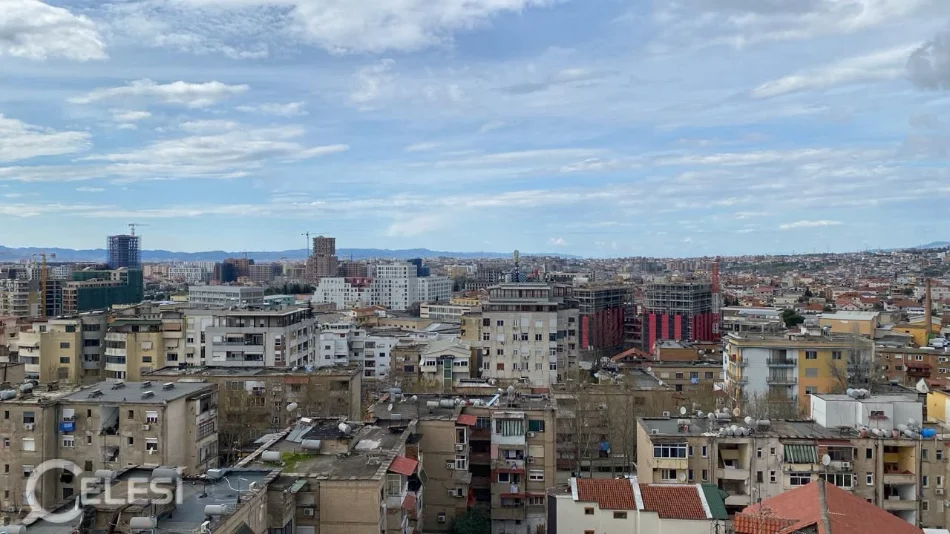 Tirane, jepet me qera apartament 3+1+Ballkon Kati 10, 116 m² 750 € (SELVIA)