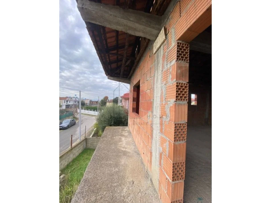 Tirane, shitet Vile 2 Katshe Kati 0, 337 m² 110.000 € (Institut)