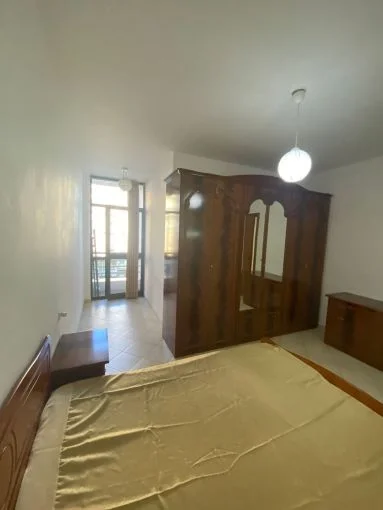 Tirane, jepet me qera apartament 3+1+Aneks+Ballkon Kati 6, 600 € (ish stacioni i trenit)