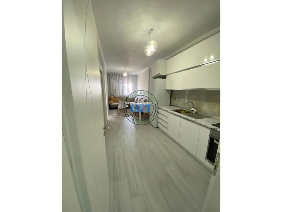 Durres, jepet me qera apartament 2+1+Ballkon Kati 2, 450 € (Ish URT, Durrës)