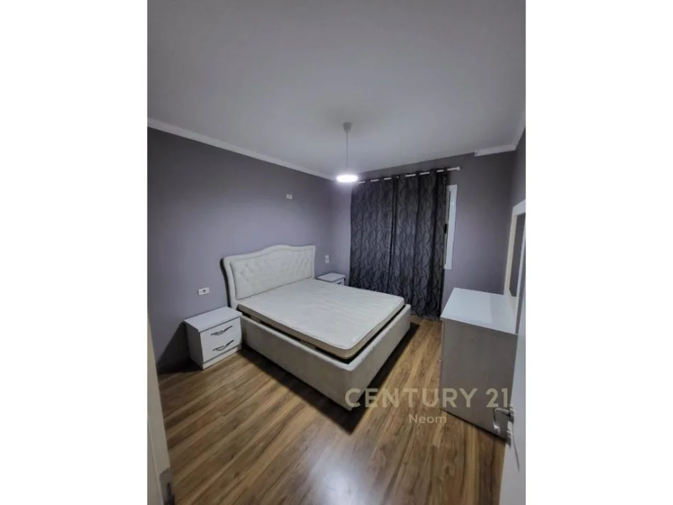 Tirane, jap me qera apartament 1+1 , 75 m² 650 € (Komuna e Parisit)