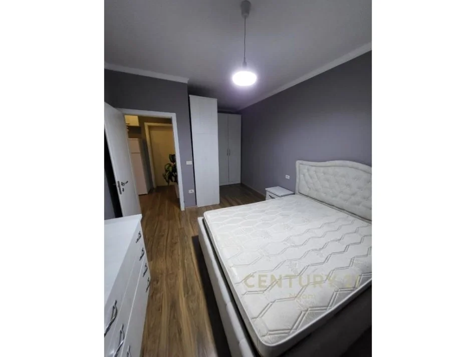 Tirane, jap me qera apartament 1+1 , 75 m² 650 € (Komuna e Parisit)