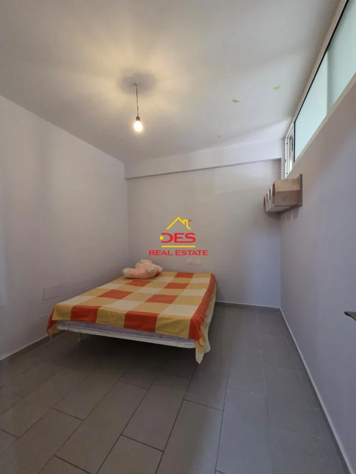 Vlore, jepet me qera apartament 2+1+Ballkon Kati 6, 95 m² 350 € (Rruga Demokracia)