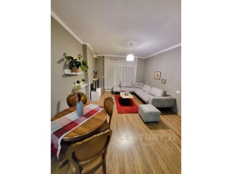 Tirane, jepet me qera apartament 1+1 Kati 11, 68 m² 600 € (Komuna e parisit)