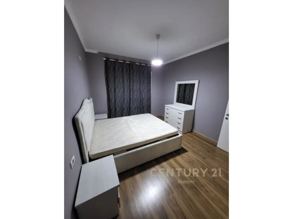 Tirane, jap me qera apartament 1+1 , 75 m² 650 € (Komuna e Parisit)