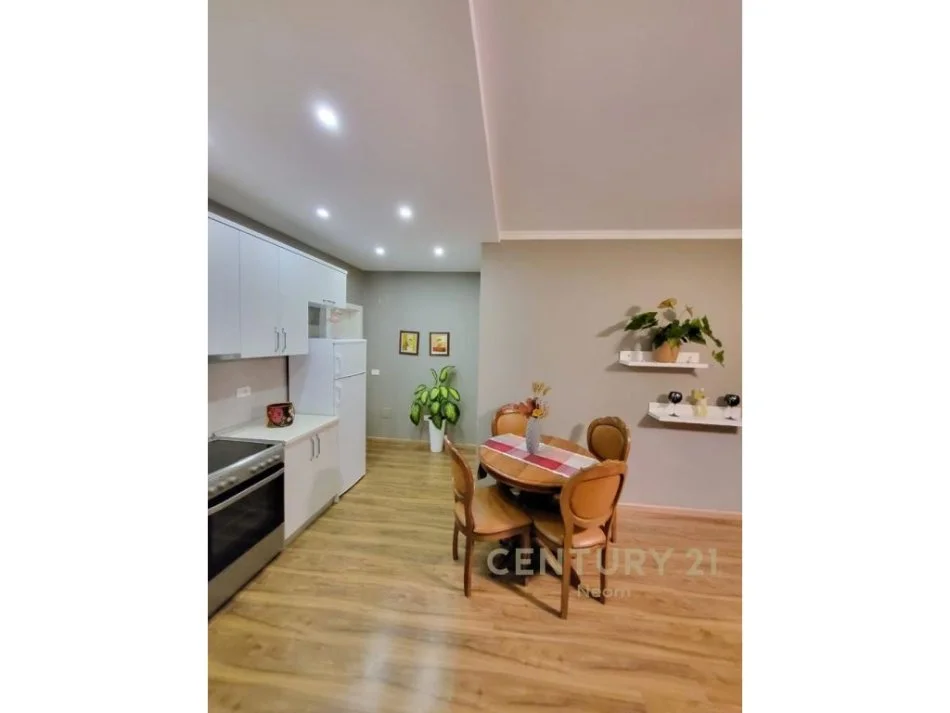 Tirane, jepet me qera apartament 1+1 Kati 11, 68 m² 600 € (Komuna e parisit)