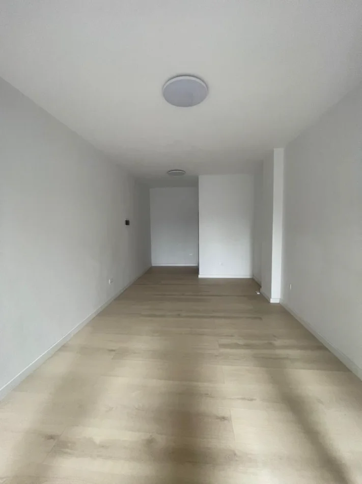 Tirane, shitet ambjent biznesi Kati 0, 35 m² 70.000 € (ish parku i autobusave)