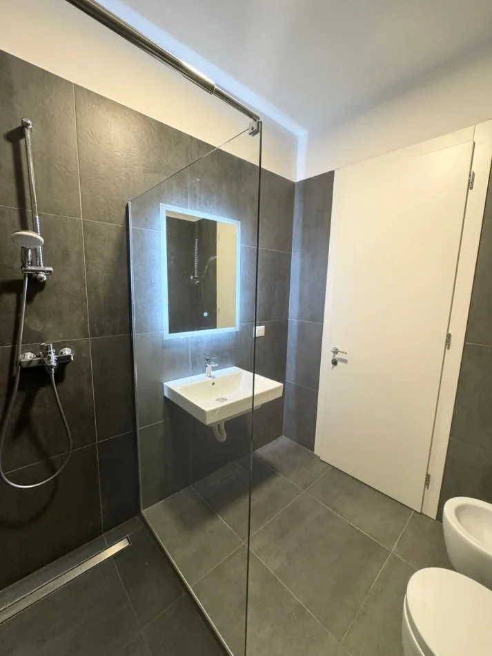 Tirane, jepet me qera apartament 1+1 Kati 6, 60 m² 600 € 