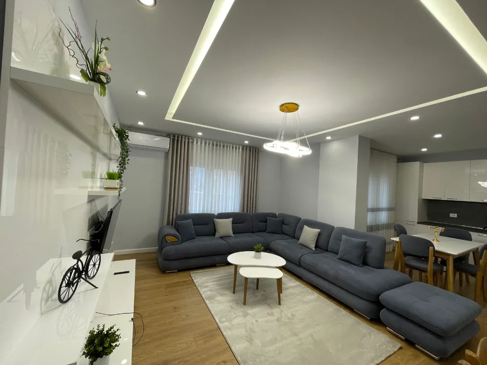 Tirane, jepet me qera apartament 2+1+Aneks+Ballkon Kati 4, 970 € (rruga e durresit)