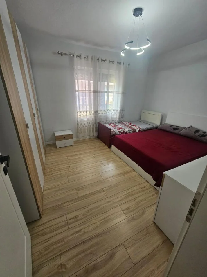 Tirane, jepet me qera 1+1 Kati 4, 500 € (21 Dhjetori)