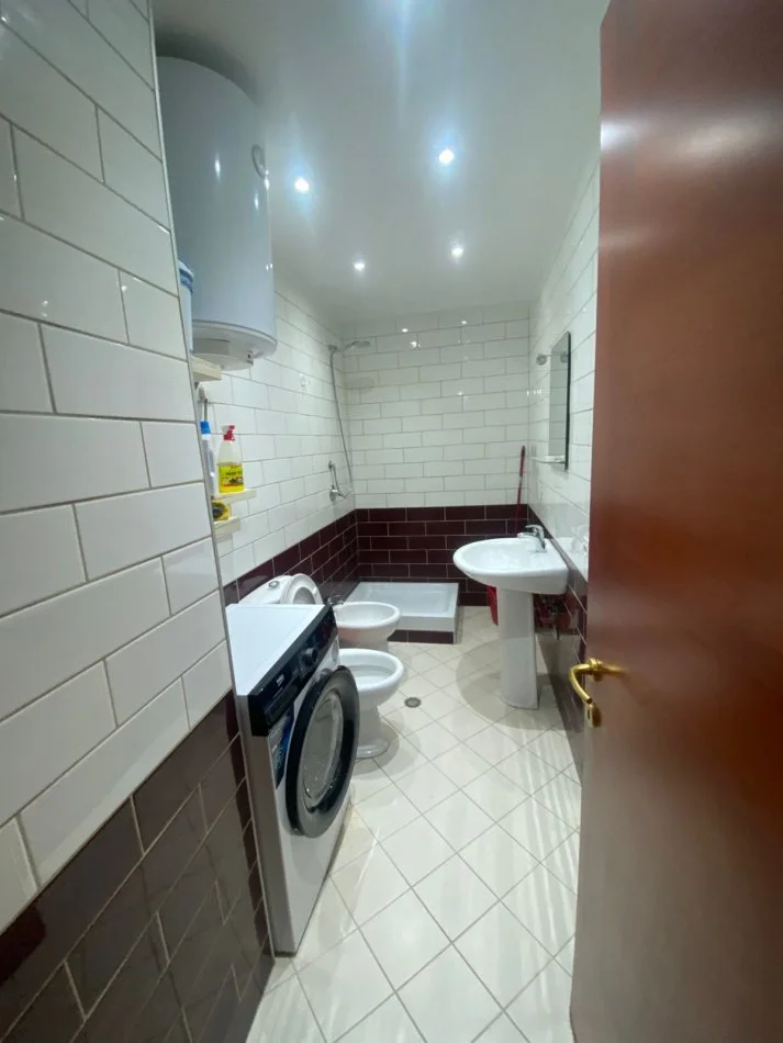 Shqiperi, jepet me qera apartament 2+1+Ballkon Kati 4, 80 m² 400 € (Misto Mame , Rruga Besim Alla)