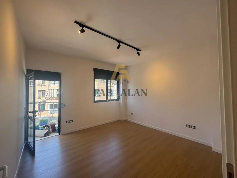 Durres, shitet apartament 2+1 Kati 5, 94 m² 235.000 € (Vollga)