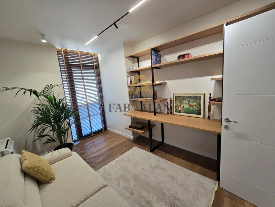 Durres, shitet apartament 2+1 Kati 3, 112 m² 365.000 € (Currila)