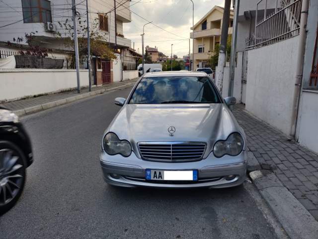 Tirane, shes makine Mercedes-Benz C220 CDI Avantgarde Viti 2001, 4.000 Euro