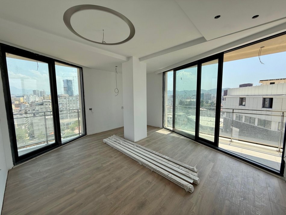Tirane, shitet apartament 3+1+Aneks+Ballkon Kati 7, 139 m² 320.000 € (mine peza)