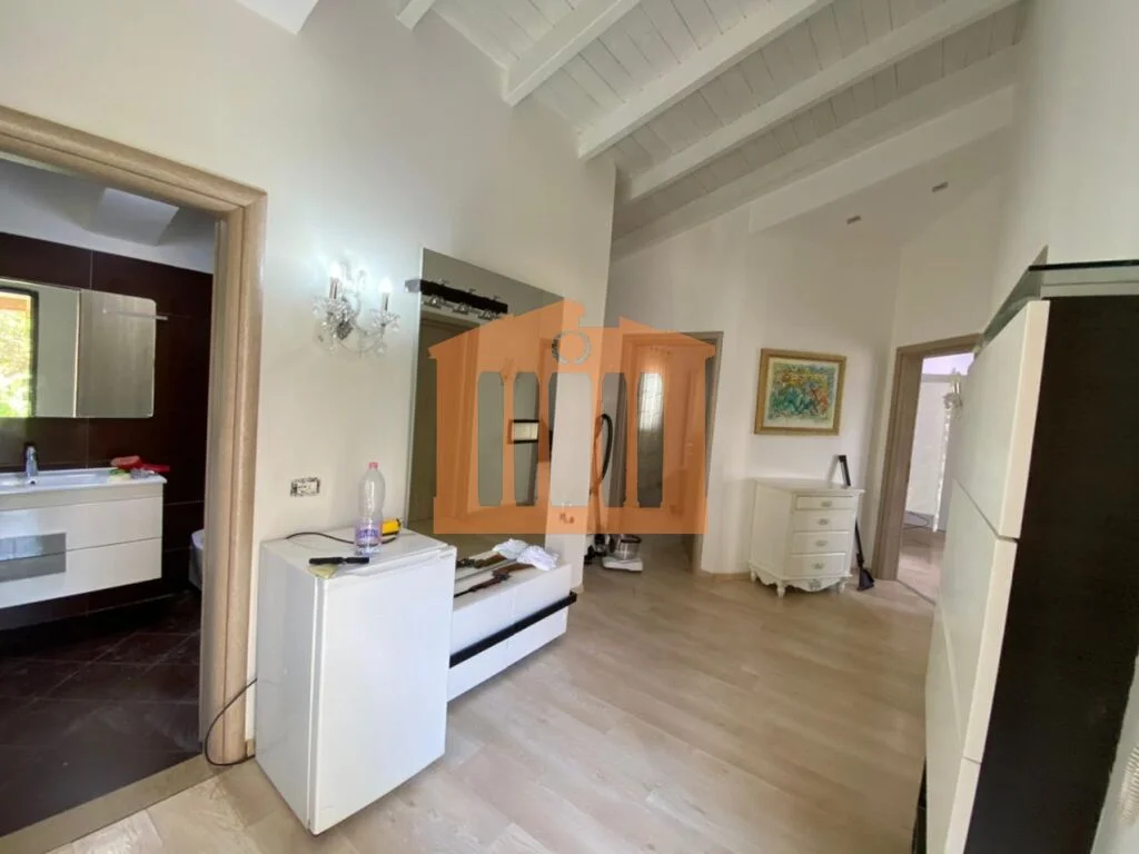 KATI I 3 I NJE VILE TE MUZEUMI,PER QIRA!