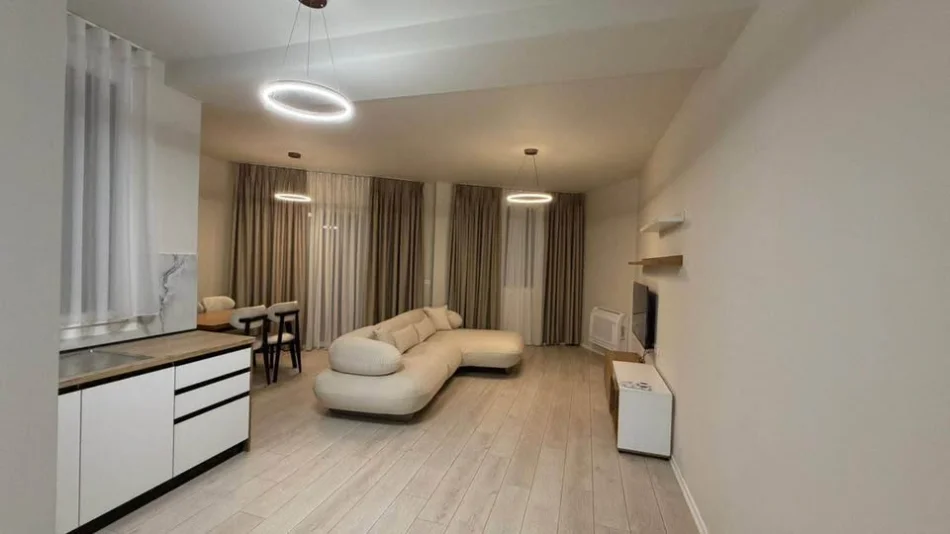 Tirane, jepet me qera apartament 1+1 , 100 m² 650 € (GREEN CITY)