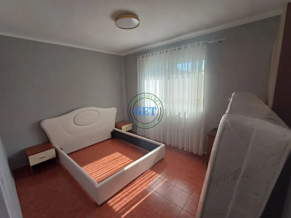 Durres, jepet me qera apartament 1+1+Ballkon Kati 3, 55 m² 300 € (Zjarrfiksia)
