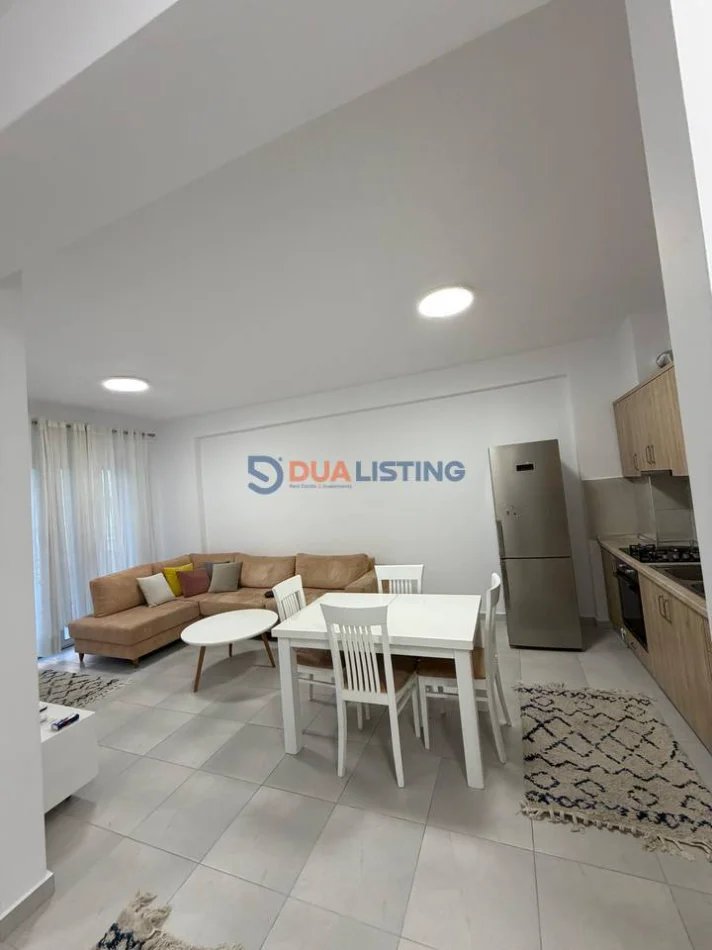 Tirane, jepet me qera apartament 2+1 , 600 € (Amerikan 3)