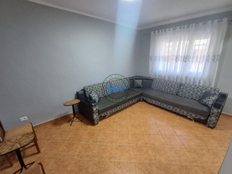 Durres, jepet me qera apartament 1+1+Ballkon Kati 3, 55 m² 300 € (Zjarrfiksia)