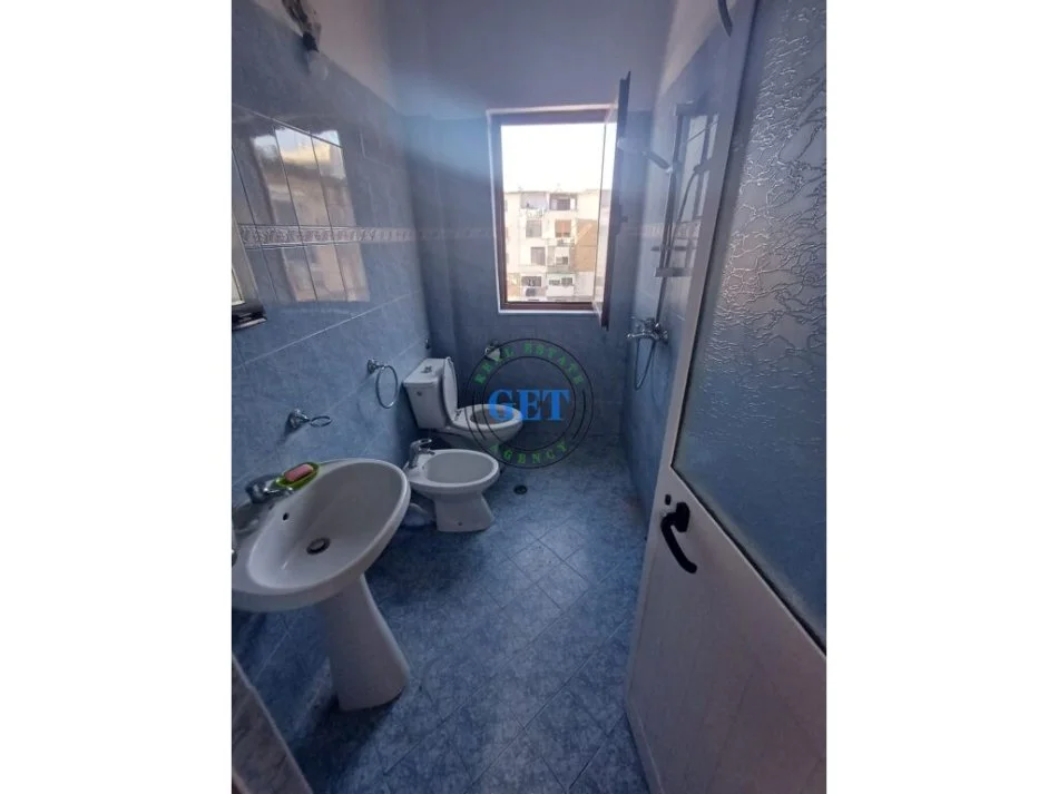 Durres, jepet me qera apartament 1+1+Ballkon Kati 3, 55 m² 300 € (Zjarrfiksia)