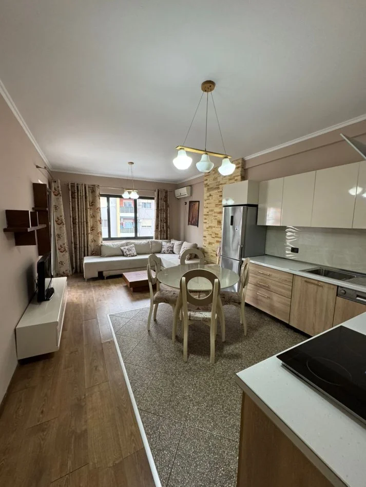 Tirane, jepet me qera apartament 2+1 Kati 4, 94 m² 500 € (LION LIGORI) UNA47934