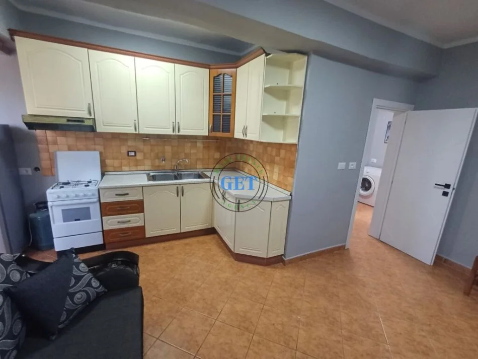 Jepet me qira Apartament tek Zjarrfikësja , Durrës.