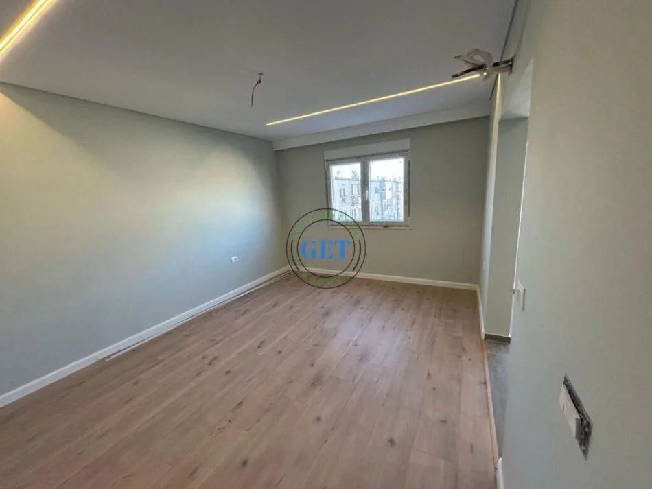 Durres, shitet apartament 2+1 Kati 4, 83 m² 90.000 € (Tek Kryqi i Kuq, Durres)