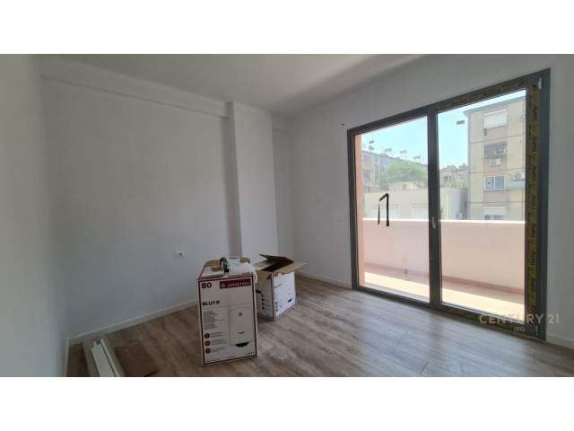 Tirane, ofert ambjent biznesi Kati 1, 100 m² 600 Euro (Rruga e Dibres Tirana, Albania)