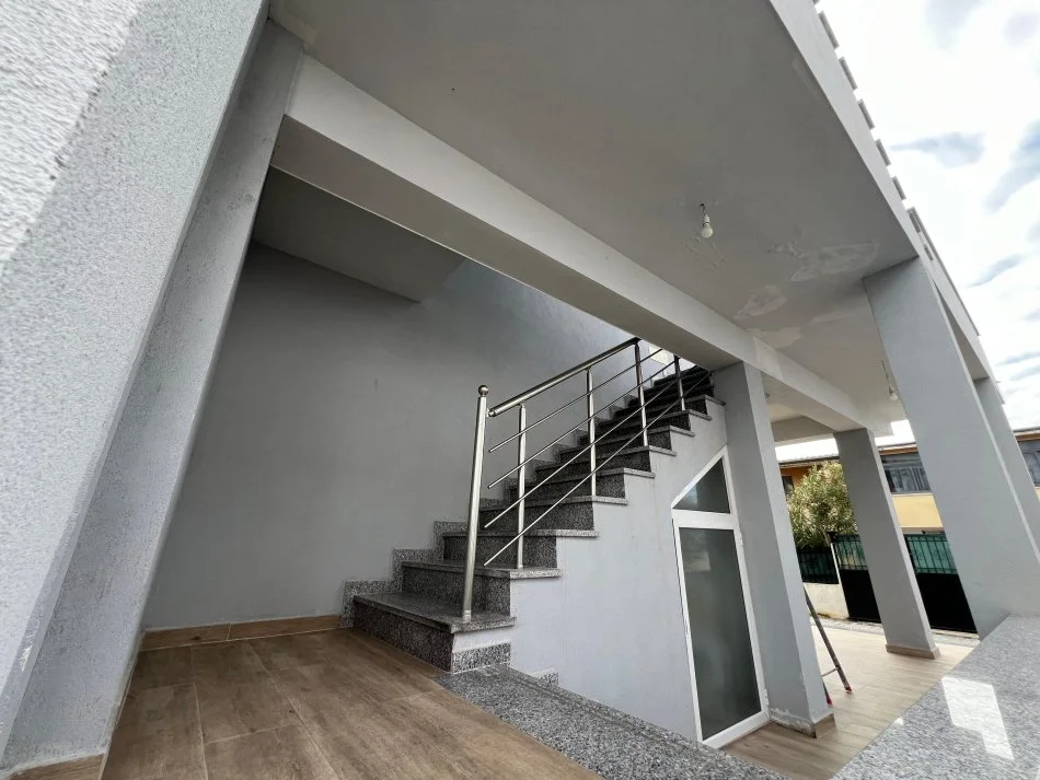 Durres, shitet Vile 3 Katshe , 400 m² 350.000 € (Prane Hekurudhes, Durres)