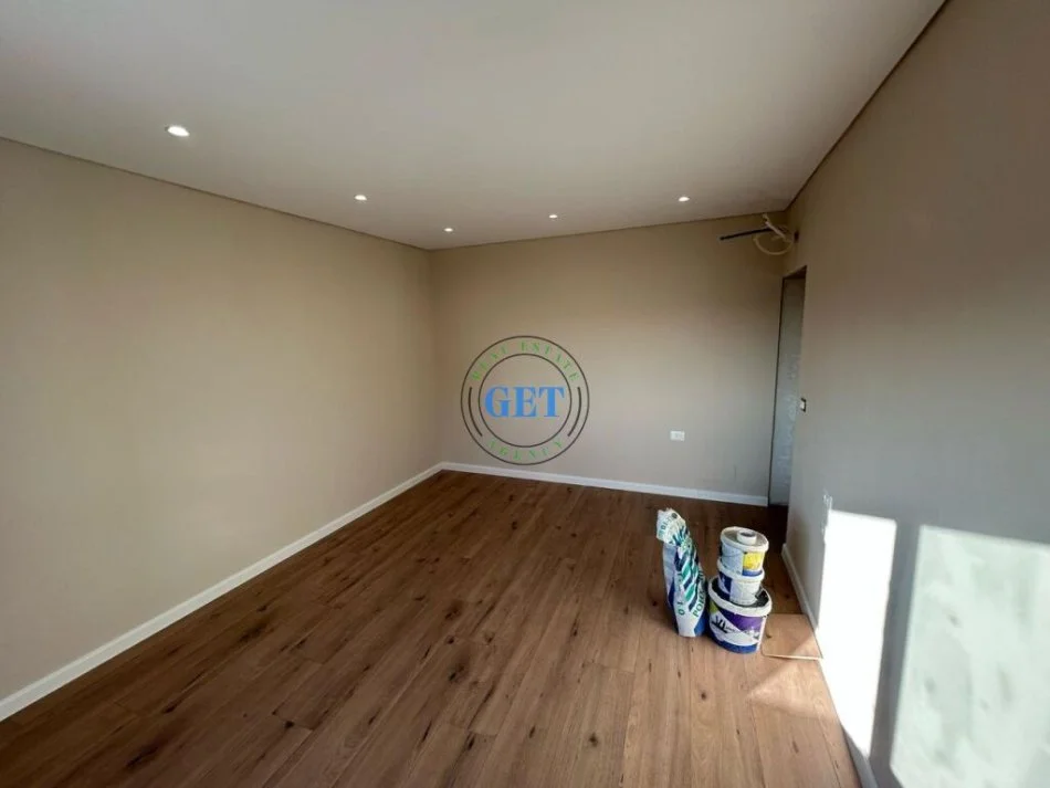 Durres, shitet apartament 2+1 Kati 4, 83 m² 90.000 € (Tek Kryqi i Kuq, Durres)