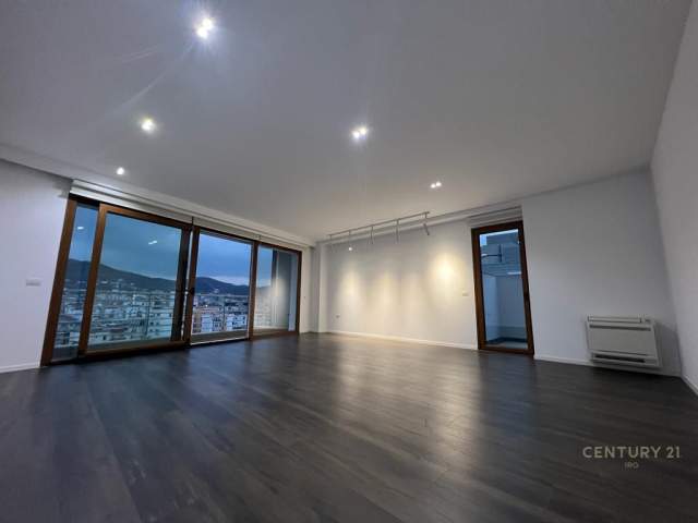 Tirane, ofert zyre Kati 8, 200 m² 2.400 Euro (Tek Kompleksi Delijorgji ,Tirana, Albania)