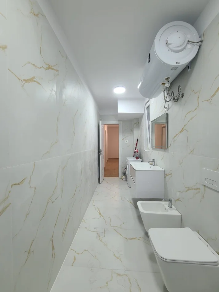 Tirane, jepet me qera apartament 2+1 Kati 3, 88 m² 1.000 € (Qender)