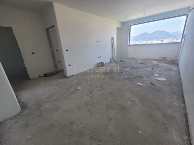 Tirane, shitet apartament 2+1+BLK 91 m² 117.000 Euro (Prane Spitalit Amerikan 3)
