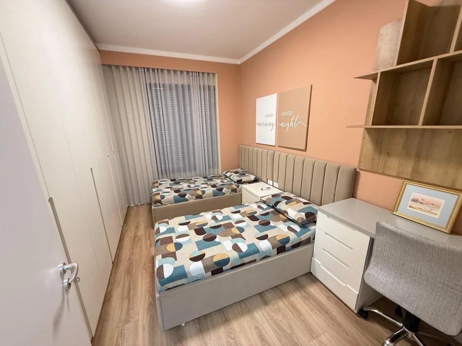 Tirane, jepet me qera apartament 2+1 Kati 4, 121 m² 700 € (Stacioni i trenit)