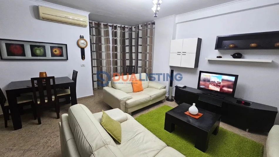 Tirane, jepet me qera apartament 2+1 , 620 € (Rruga Barrikadave)