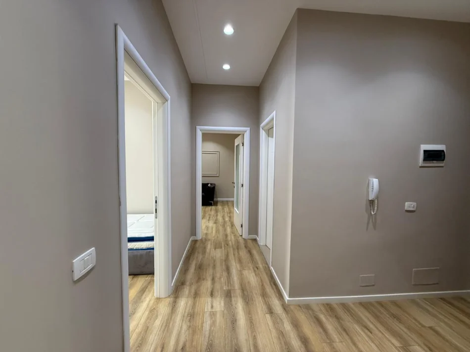 Tirane, shitet apartament 2+1 , 93 m² 260.000 € (Ish UET)